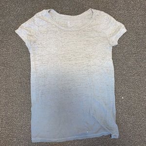 GAP crew neck t with grey/blue ombré pattern!!
